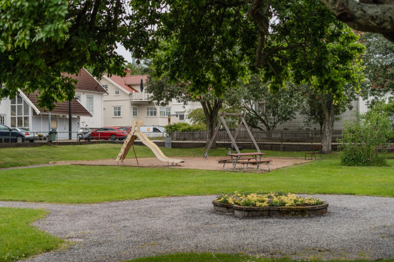 Renoverad villa i centrala Kungshamn med två tomter