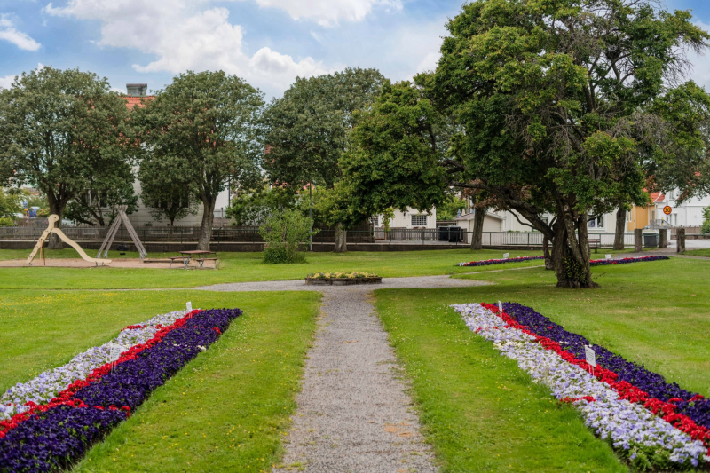 Renoverad villa i centrala Kungshamn med två tomter